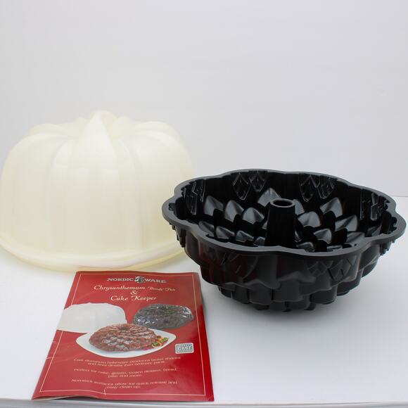 NordicWare Heavy Cast Aluminum Chrysanthemum Bundt Pan & Cake Keeper - Picture 1 of 9